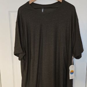 Vuori Men's Gray Short Sleeve Performance Tee